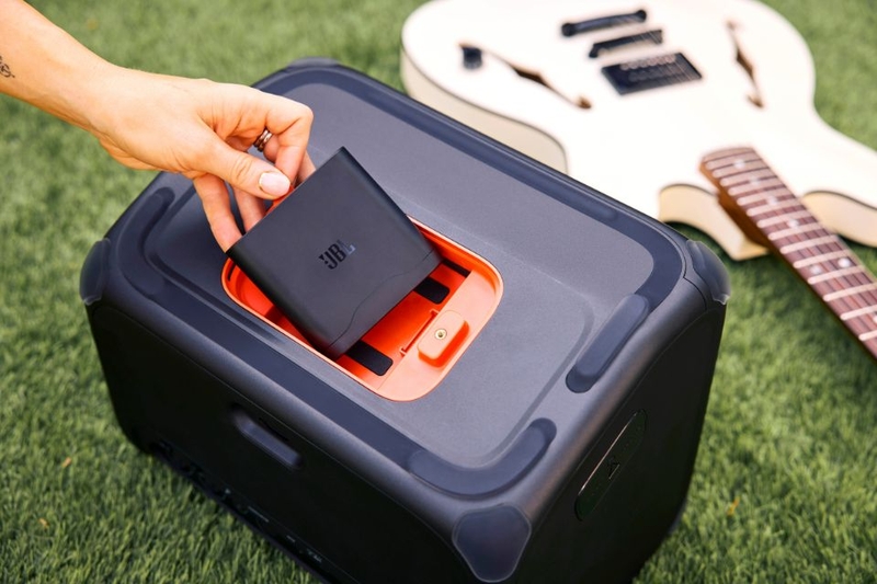 Loa Bluetooth JBL BandBox Trio - Thời lượng pin dài, sẵn sàng cho mọi cuộc chơi
