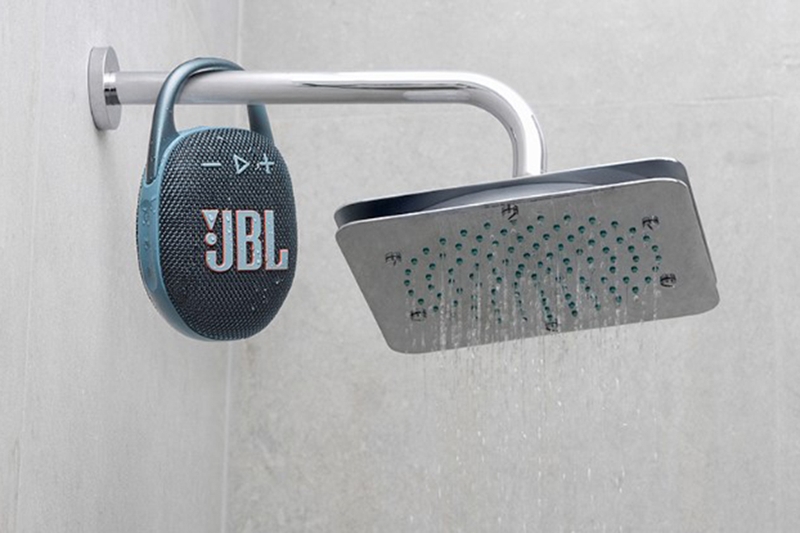 Loa Bluetooth JBL Clip 5 kiểu dáng cơ động, kháng nước và bụi tốt