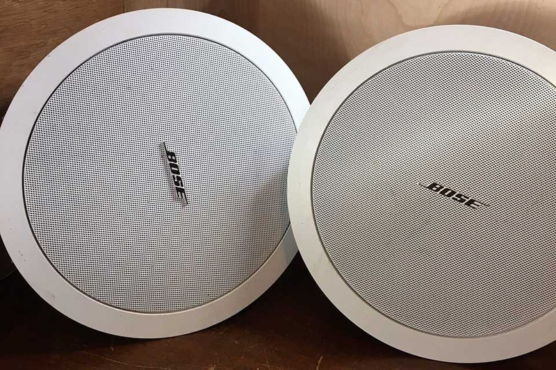 Loa Bose treo tường - 02