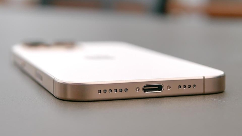 Loa iPhone 16 Pro Max bị rè có thể do bám bẩn