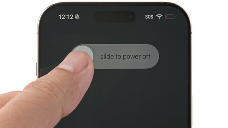 Khởi động lại iPhone 16 Pro Max