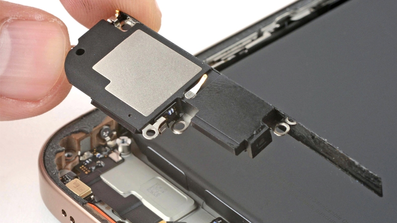 Đem đi sửa chữa nếu không thể tự khắc phục tình trạng loa rè