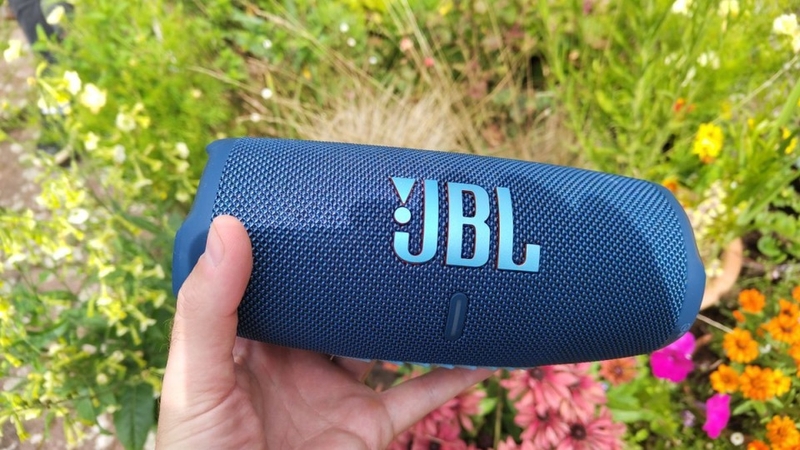 Chất âm của loa JBL Charge 5 thiên về dòng bass