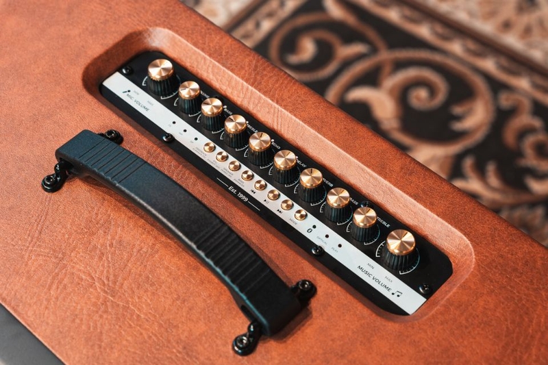 Loa Karaoke xách tay Paramax Saga hiệu suất mạnh mẽ