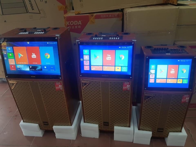 loa kẹo kéo có màn hình 4