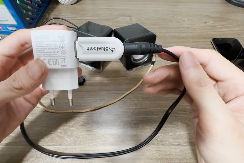 Bước 2: Cấp nguồn cho adapter Bluetooth