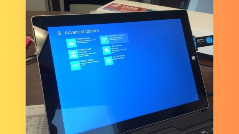 Chọn Advanced options > Command Prompt