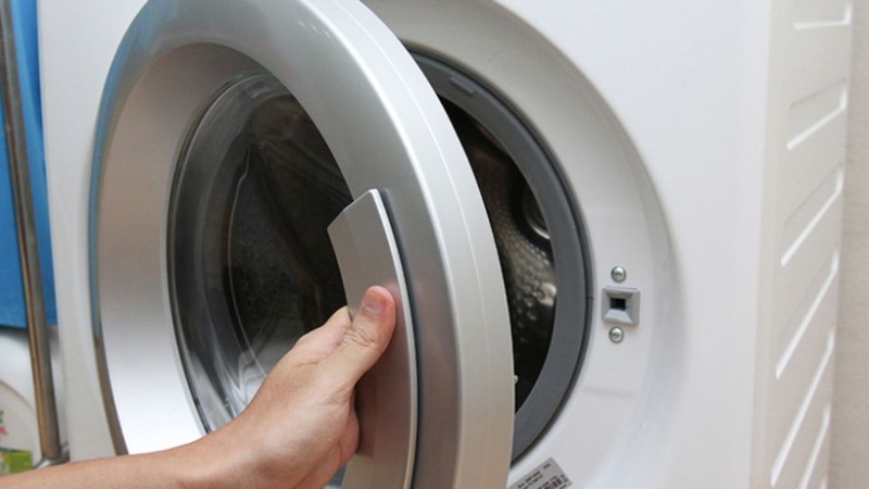 Bản lề, chốt an toàn, nắp lật bị hỏng