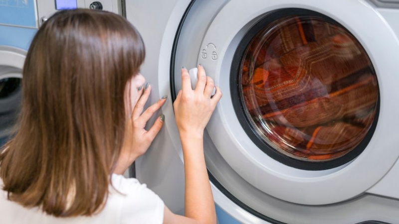 Cửa máy giặt chưa được đóng kín