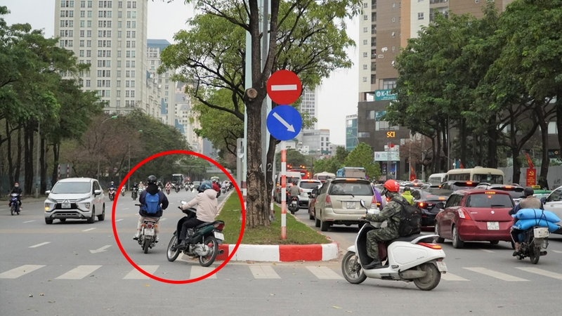 Hành vi đi vào phần đường có biển báo "Cấm đi ngược chiều”