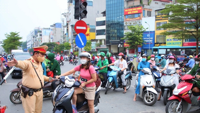 Đi ngược chiều là một lỗi mà rất nhiều người tham gia giao thông mắc phải