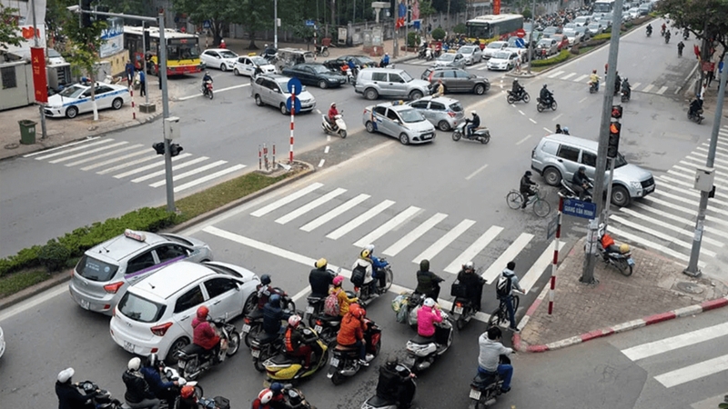 Chú ý vạch kẻ đường và phân làn đường khi tham gia giao thông