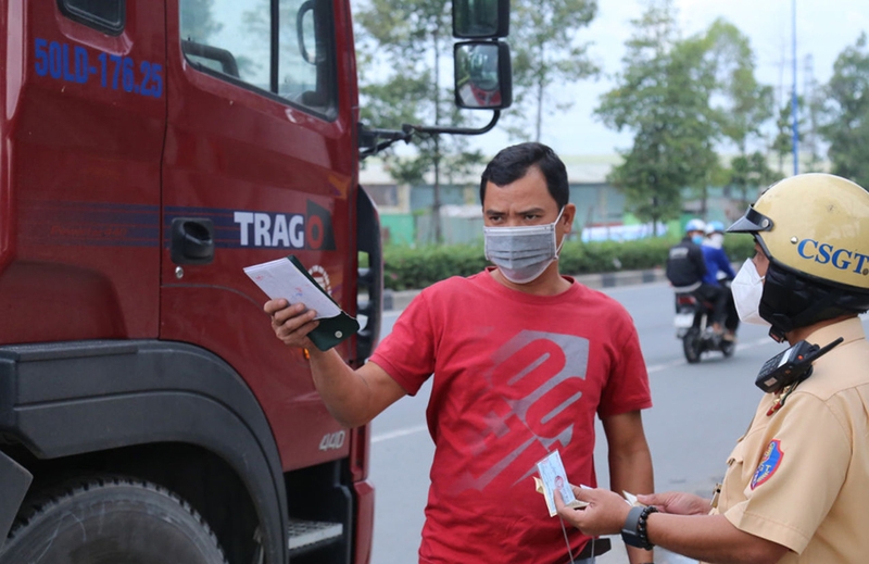 Lỗi đi vào đường cấm - 05