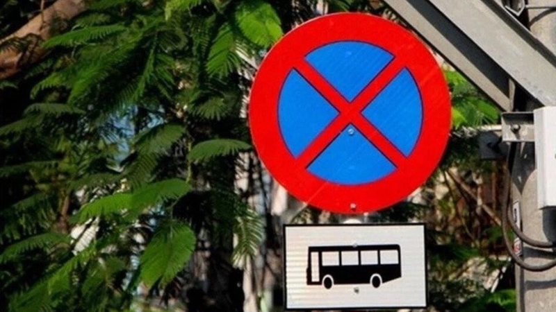 Lỗi dừng xe ô tô nơi có biển cấm đỗ (ảnh 4)
