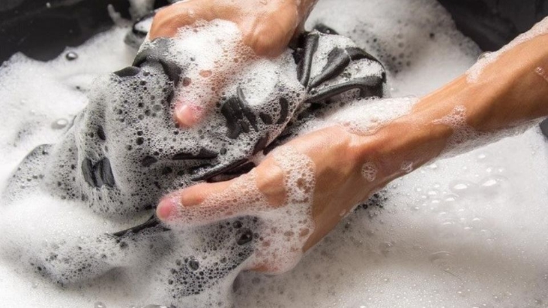 Giặt đồ bơi sai cách