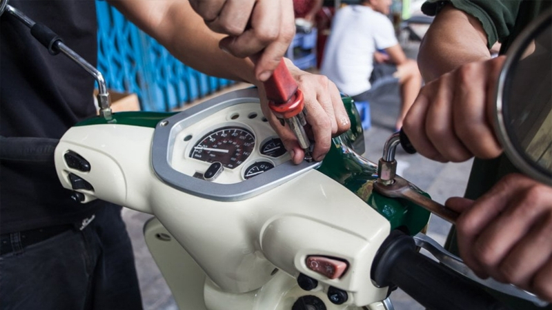 Giá thay thế/sửa chữa gương chiếu hậu xe máy không quá cao