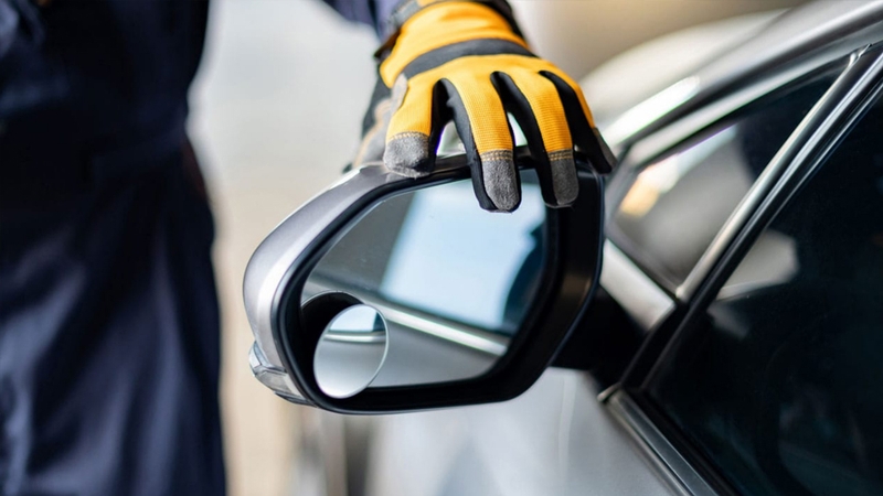 Giá sửa hoặc thay gương ô tô phụ thuộc nhiều vào loạt xe