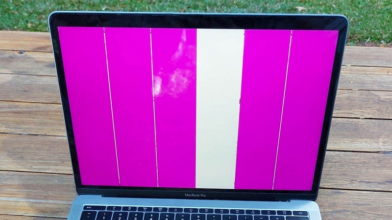 Lỗi màn hình sọc trên MacBook Pro 2017