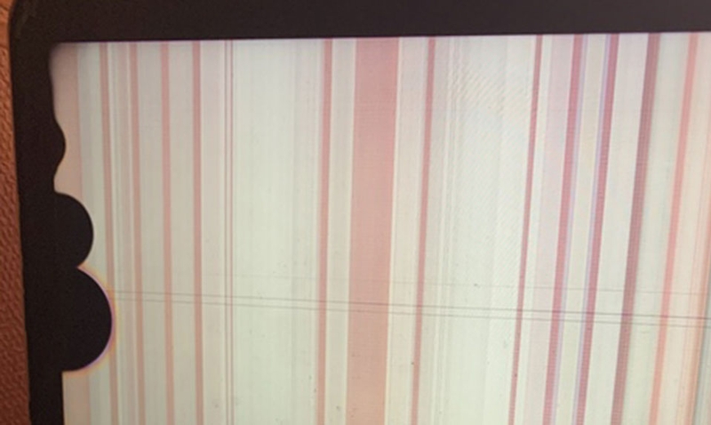 Màn hình MacBook bị chảy mực không thể sử dụng