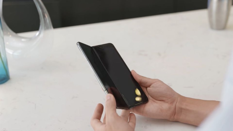 Lỗi thường gặp của điện thoại gập là gì? 3