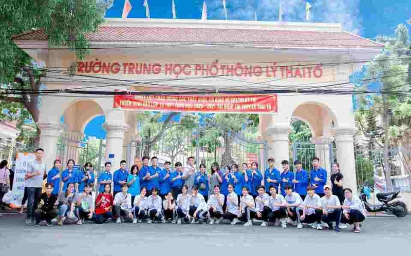 Của các trường THPT công lập không chuyên