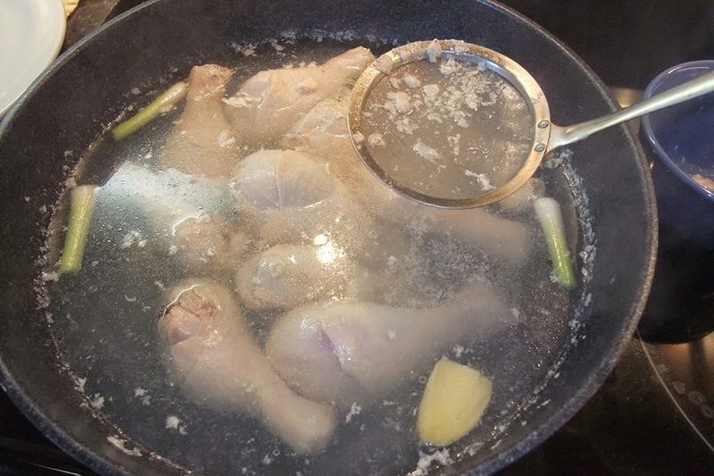 Luộc gà bằng nước lạnh hay nước sôi - 03