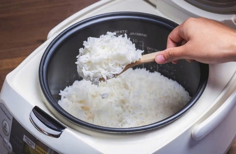 luộc trứng bằng nồi cơm điện ảnh 2