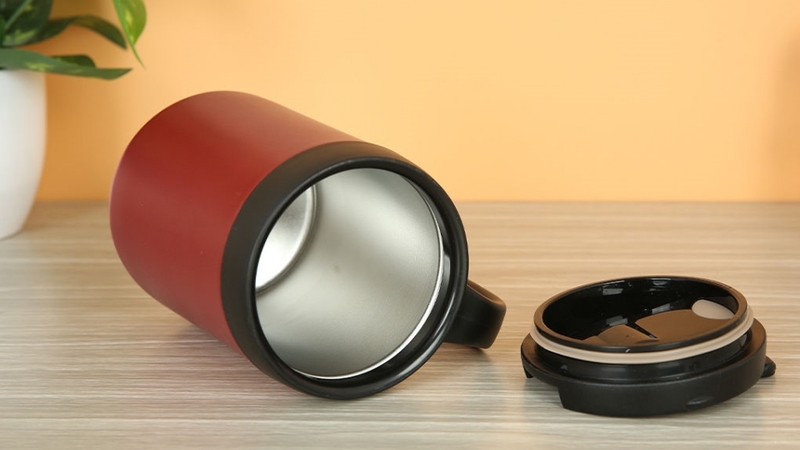 Ly giữ nhiệt inox Delites TH9137 sở hữu thiết kế đơn giản