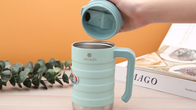 Ly giữ nhiệt Elmich EL8008 có thiết kế nhỏ gọn với gam màu xanh tươi mát