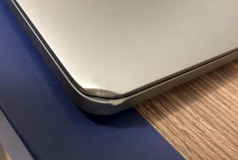MacBook bị móp ảnh 3