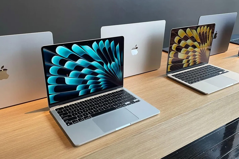 macbook màu bạc hình 6
