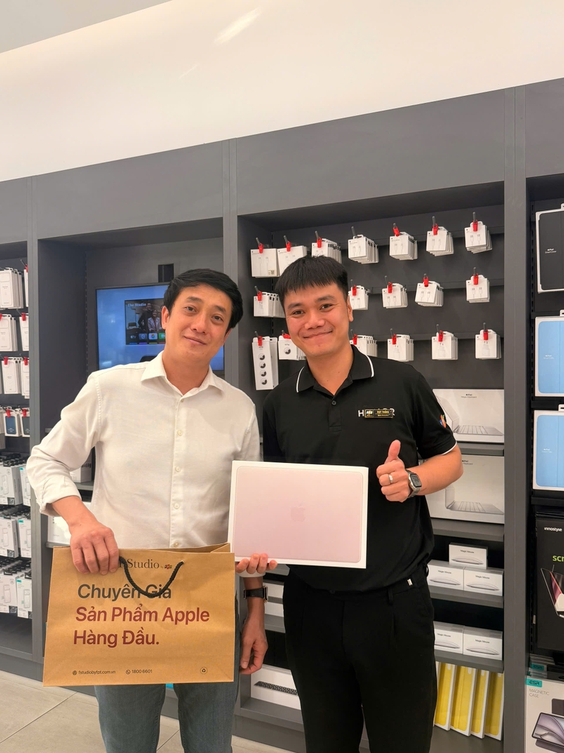 macbook-neo-len-ke-tai-fpt-shop-205309-2.jpg