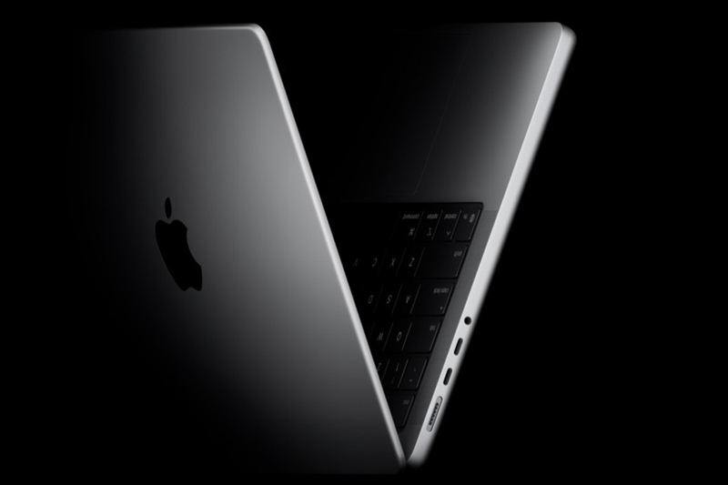 macbook-pro-14-inch-m5-max-1.jpg