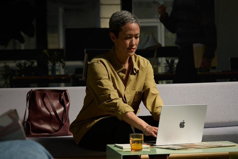 macbook-pro-14-m4-2024-c.jpg