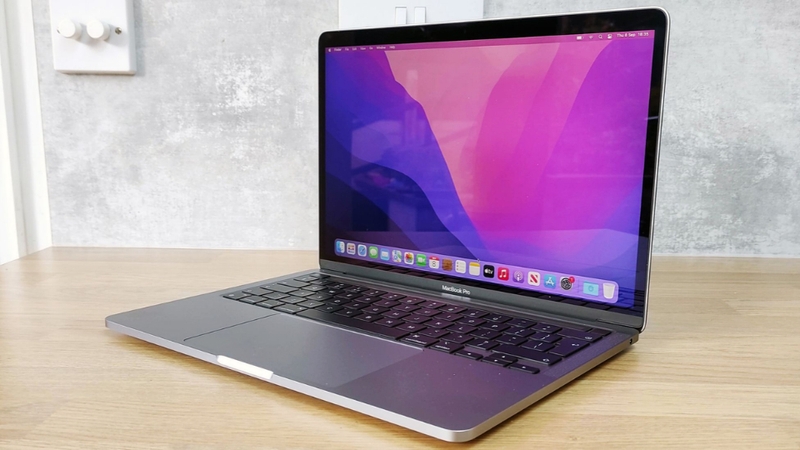 MacBook Pro M2 sản xuất năm bao nhiêu?