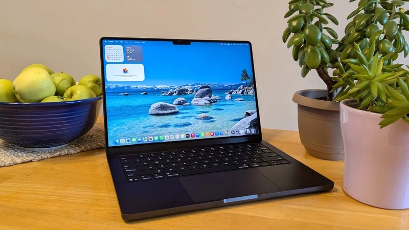 MacBook Pro 14 inch M5 (2025)