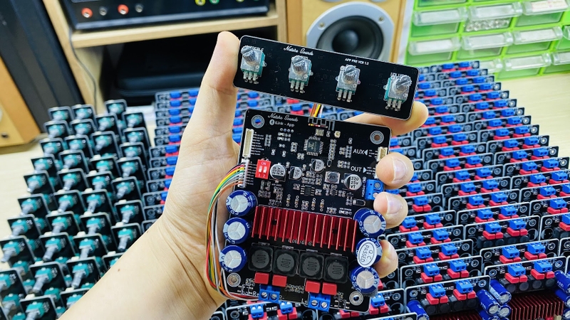 mach khuech dai am thanh la gi