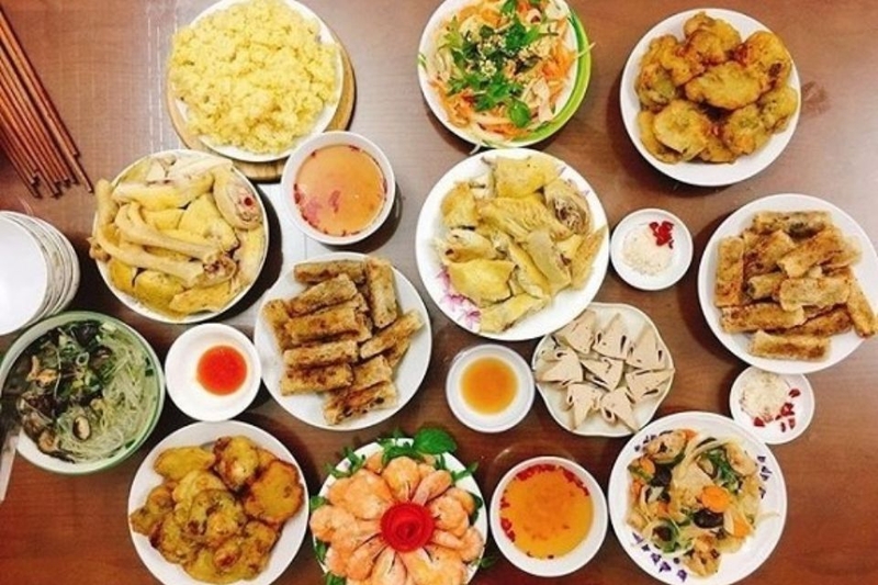 Mâm cỗ mặn đơn giản và hấp dẫn