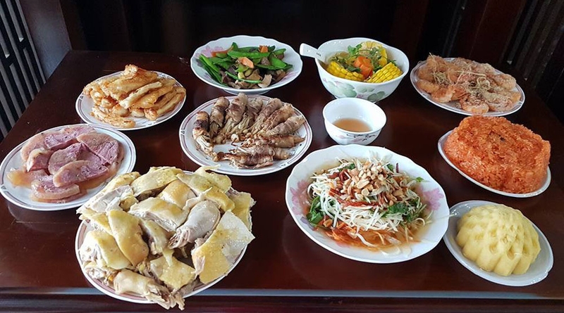 mam com cung ram thang gieng ngoai troi