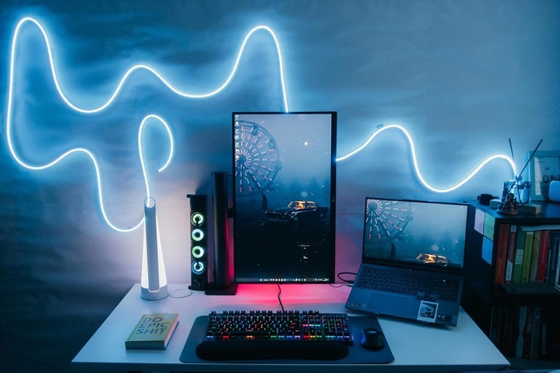 Tận dụng tốt không gian bàn làm việc