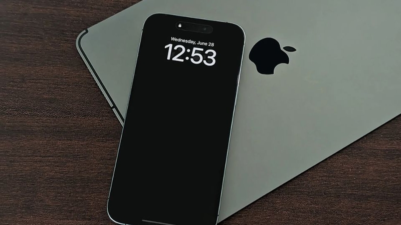 Màn hình iPhone 15 Pro Max không tắt hẳn 1