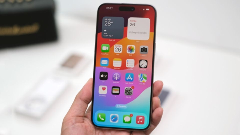 Màn hình iPhone 15 Pro Max không tắt hẳn 3