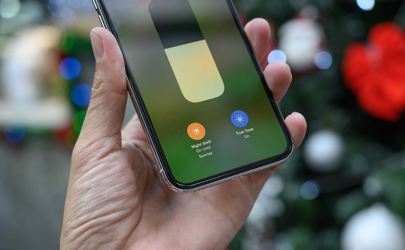 Màn hình iPhone lúc tối lúc sáng 2