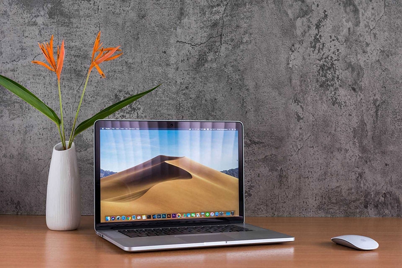 Màn hình MacBook bị sọc ngang - 01