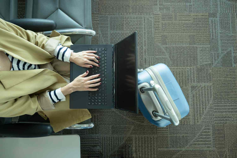 mang laptop đi du lịch 1.png