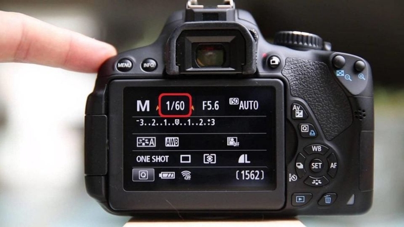 Tốc độ màn trập thấp có thể khiến ảnh bị nhòe do rung tay