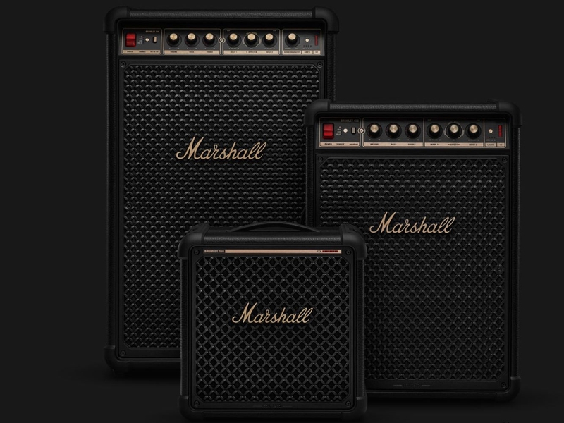 Marshall Bromley 150 đứng trước Bromley 450 và Bromley 750, cho thấy khác biệt rõ về kích thước.