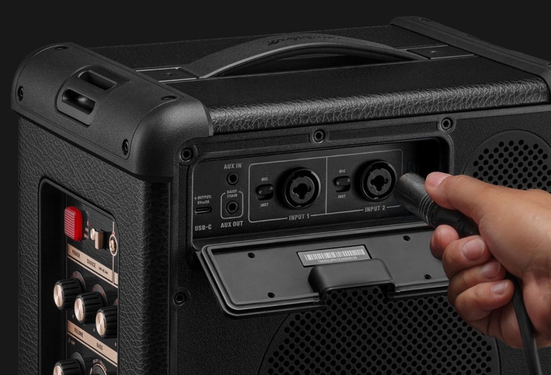 Cụm kết nối trên Marshall Bromley 150 hỗ trợ hai nguồn micro hoặc nhạc cụ cùng lúc.