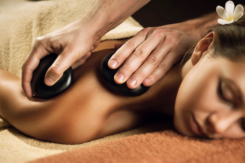 Massage đá nóng 5
