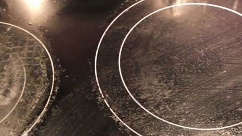 Mặt bếp hồng ngoại bị rộp 1